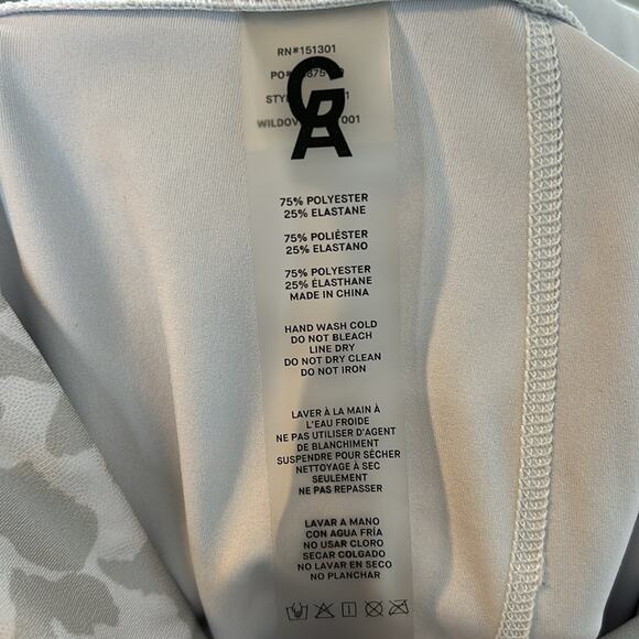 Good American Essentials Leopard Foil Crop Leggings size 8 - Picture 9 of 13